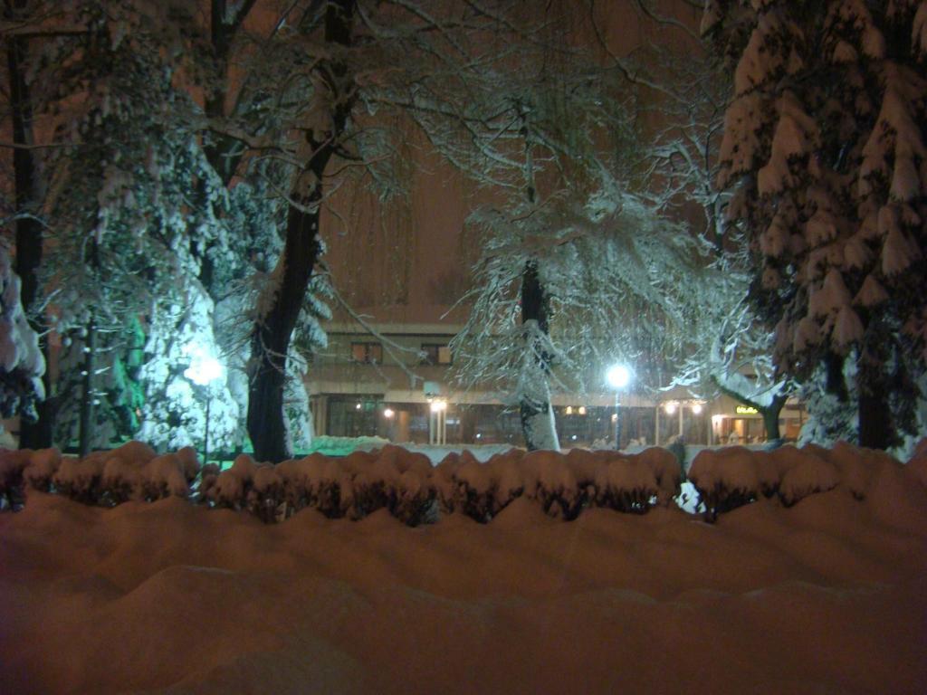 Hotel Park Ливно Экстерьер фото